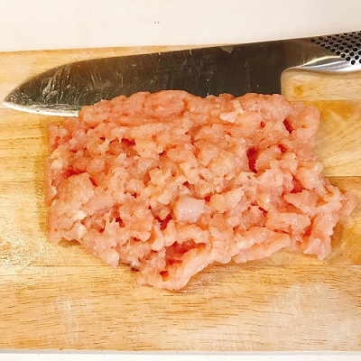 鶏胸肉の粗みじん切り