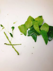 ちぎったライムリーフ