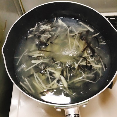 片栗粉を入れスープにとろみをつける