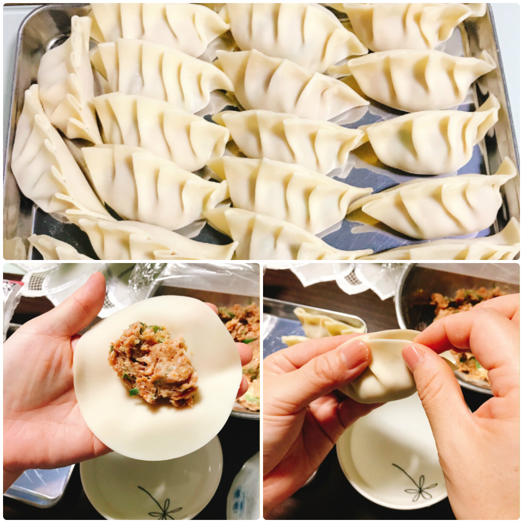 餃子を包んでいく