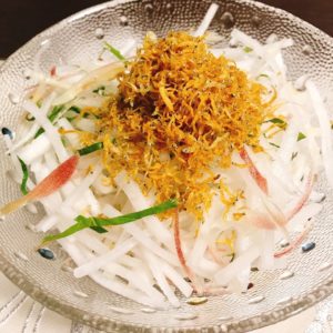 八方だしとナンプラードレッシングのかりかりじゃこ旬野菜大根サラダ