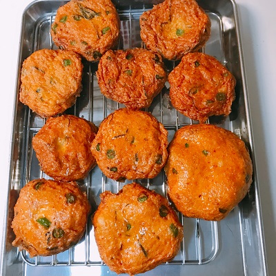 揚げたタイ風さつま揚げ