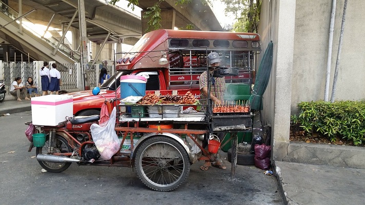 タイの焼き鳥屋台