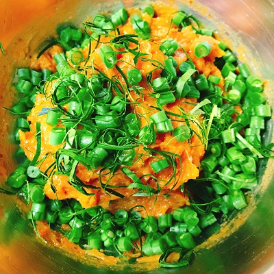 魚のすり身と合わせるいんげん豆とバイマックルー