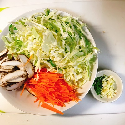 千切り、みじん切りにした野菜