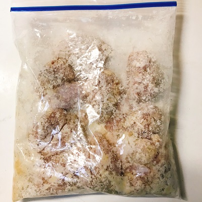 片栗粉をまぶした鶏肉