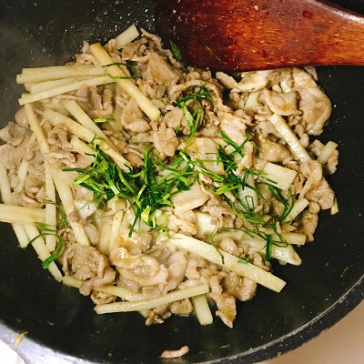 材料を全ていれて炒める