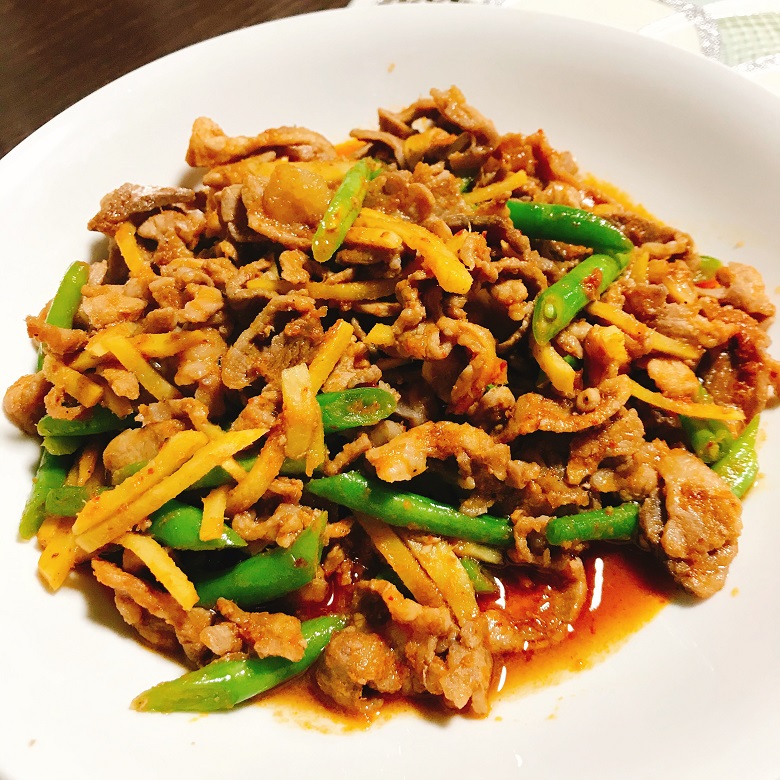 ご飯が進みまくる絶品タイ料理 豚肉と生姜のレッドカレー炒め タイ料理レシピ 食べタイｂｌｏｇ