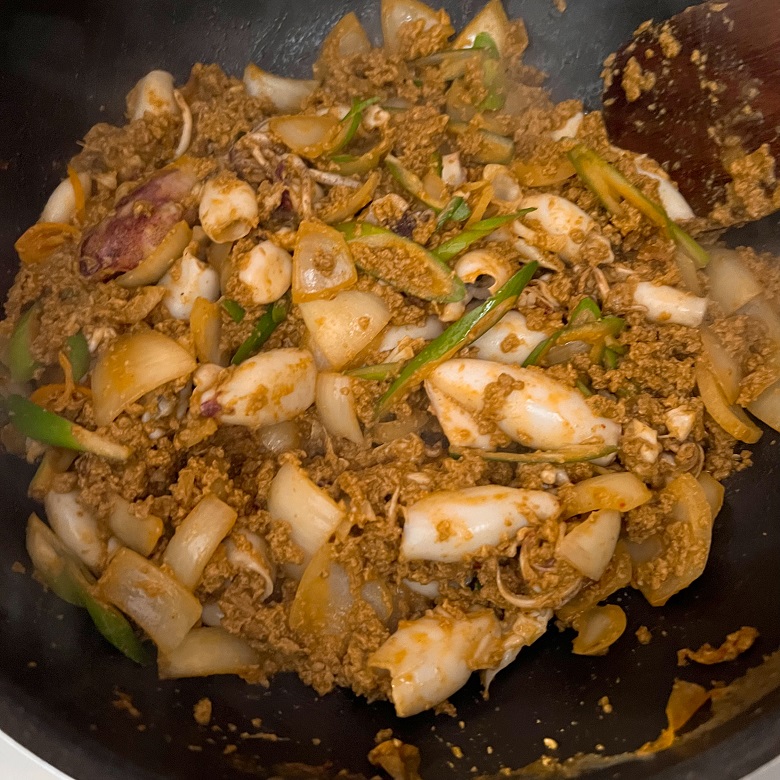 良く混ぜ炒めたカレー炒め