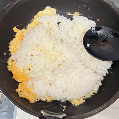 ご飯を加える