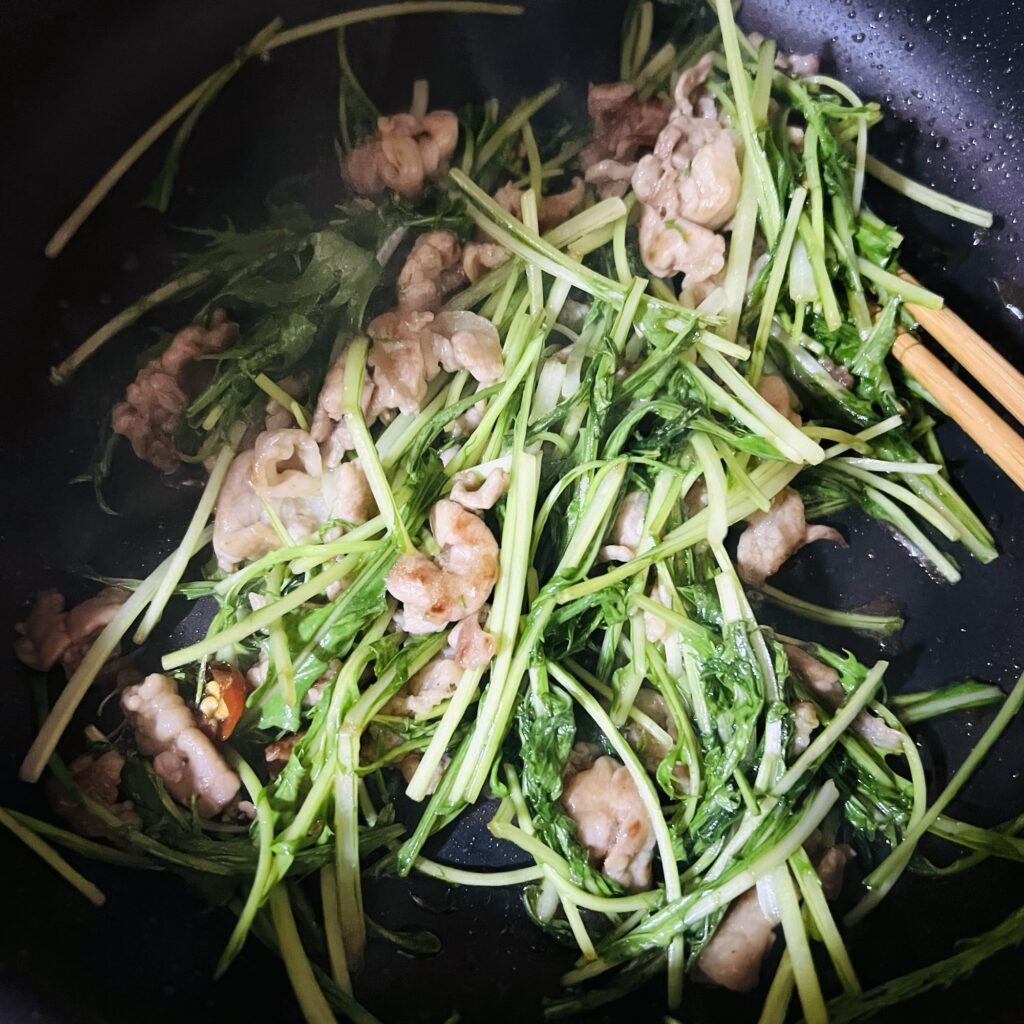 stir fry pork and mizuna