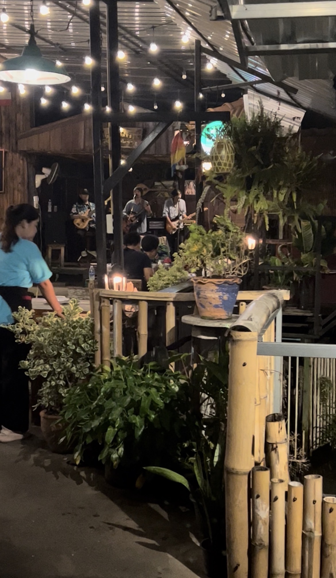 タイレストランの生バンド
